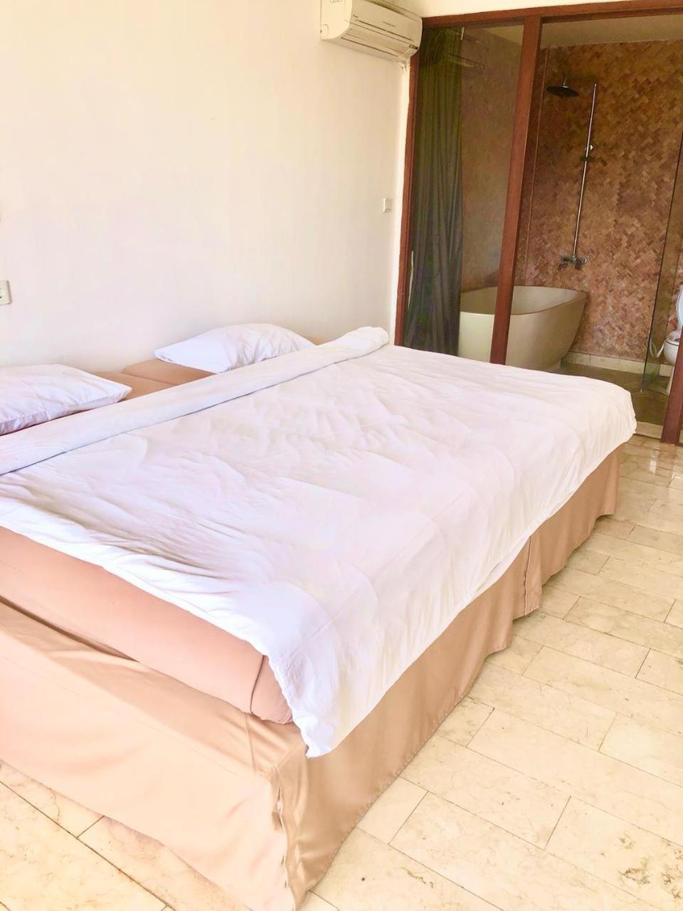 Villa Lotus 8 Canggu Buitenkant foto